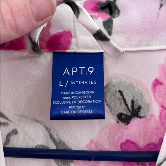 Soft Spring Floral Robe - Picture 2 of 5